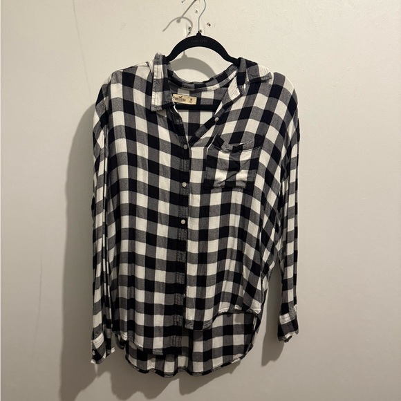 Hollister Tops - ❤️Hollister Black and White plaid button down